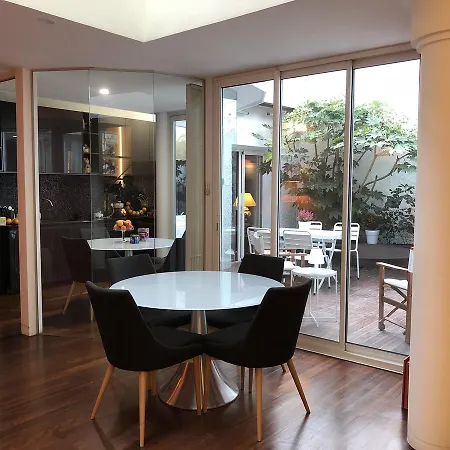 Гостевой дом Centre Le Patio De L'intendance 4*