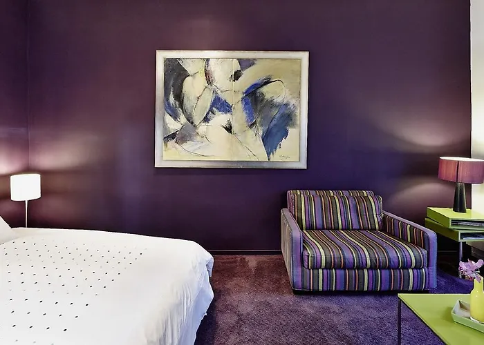 게스트하우스 Centre Le Patio De L'intendance 4*