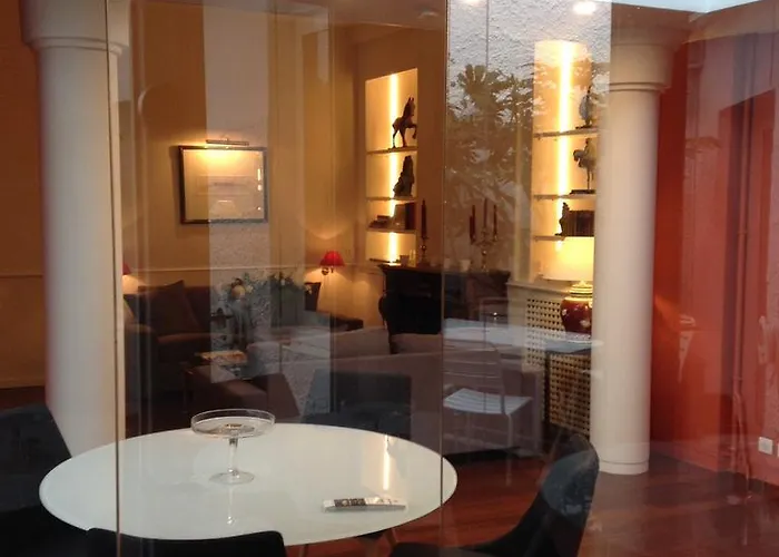 Centre Le Patio De L'intendance 게스트하우스 4*