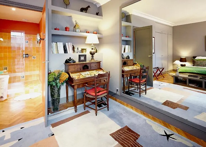 게스트하우스 Centre Le Patio De L'intendance 4*