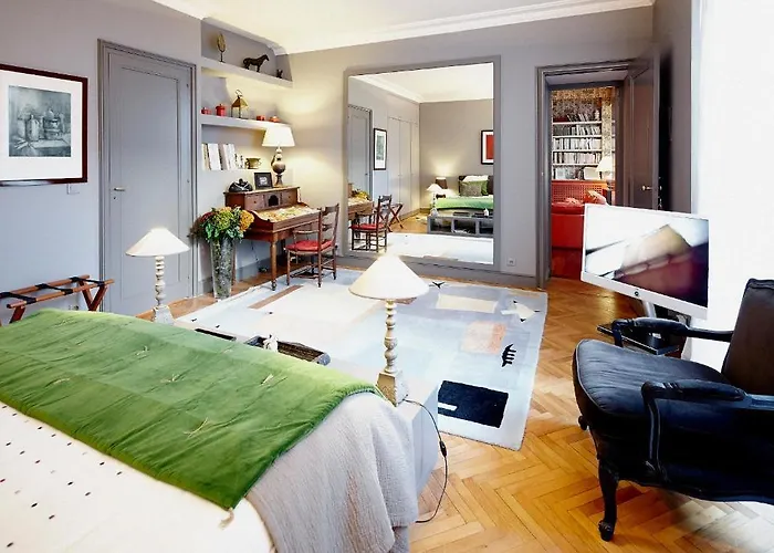 Centre Le Patio De L'intendance بيت ضيافة