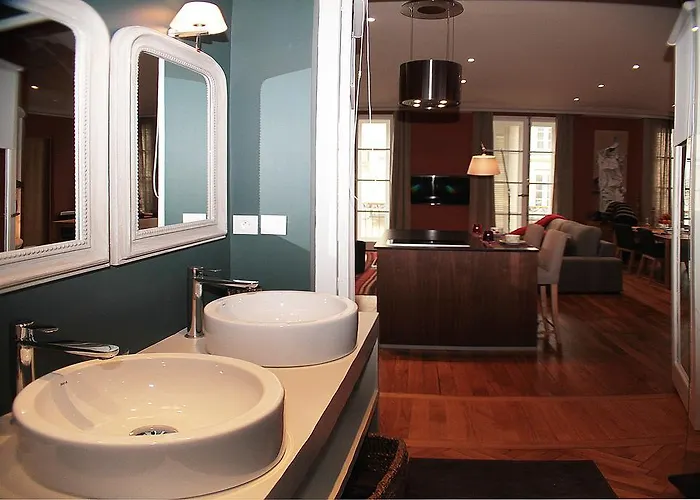 بيت ضيافة Centre Le Patio De L'intendance بوردو