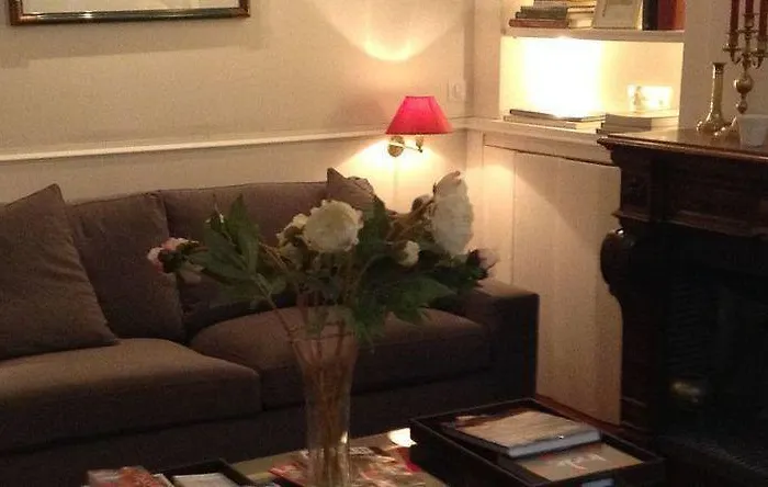 Centre Le Patio De L'intendance 게스트하우스 4*