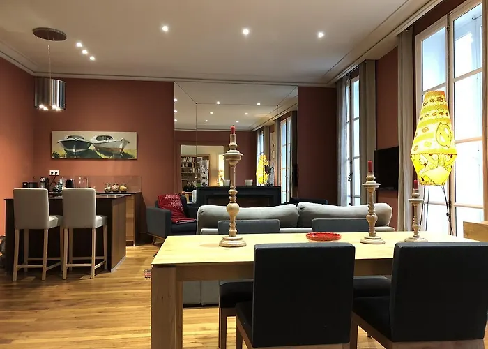 Centre Le Patio De L'intendance 게스트하우스 4*