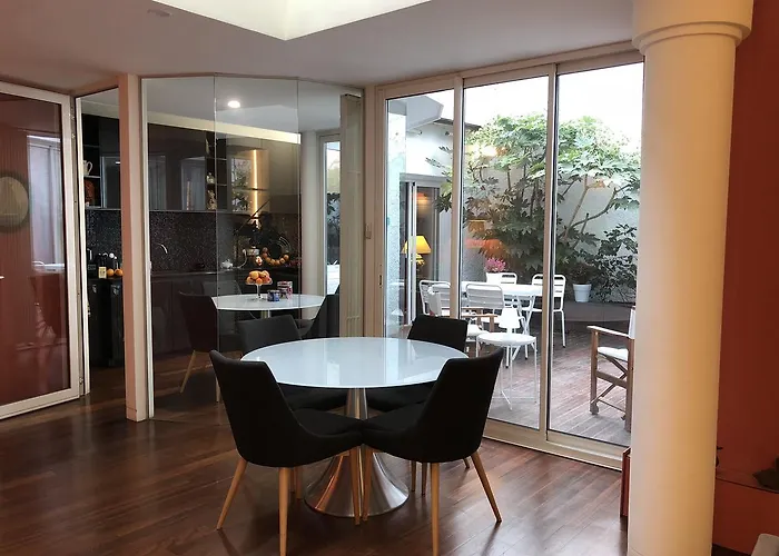 Konukevi Centre Le Patio De L'intendance 4*