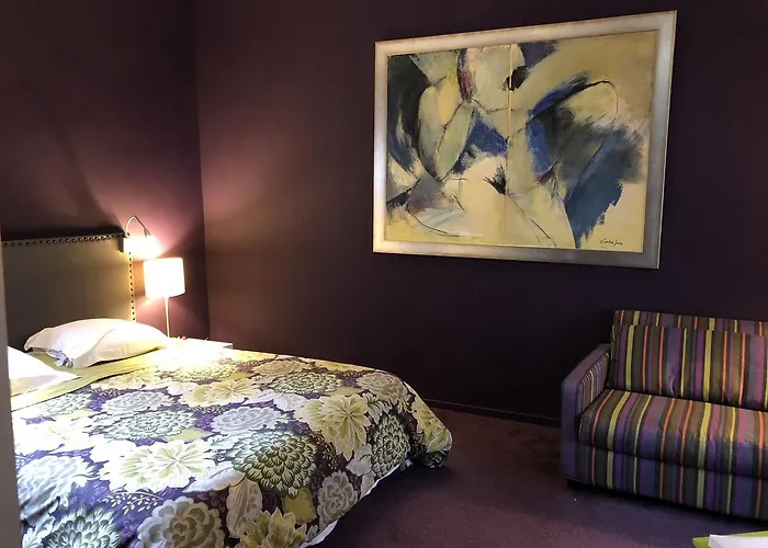 Centre Le Patio De L'intendance 게스트하우스 4*